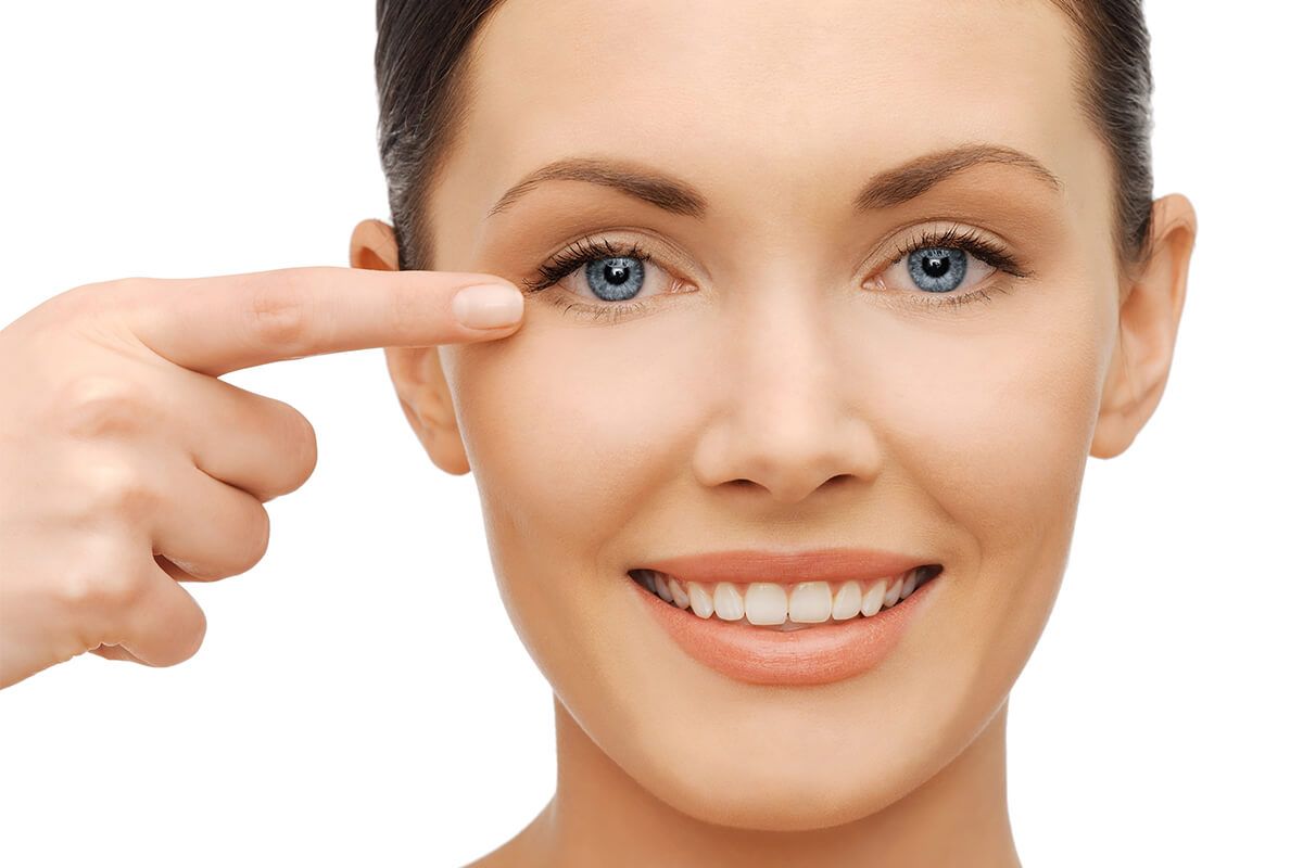 What Makes Upper and Lower Blepharoplasty Look Natural