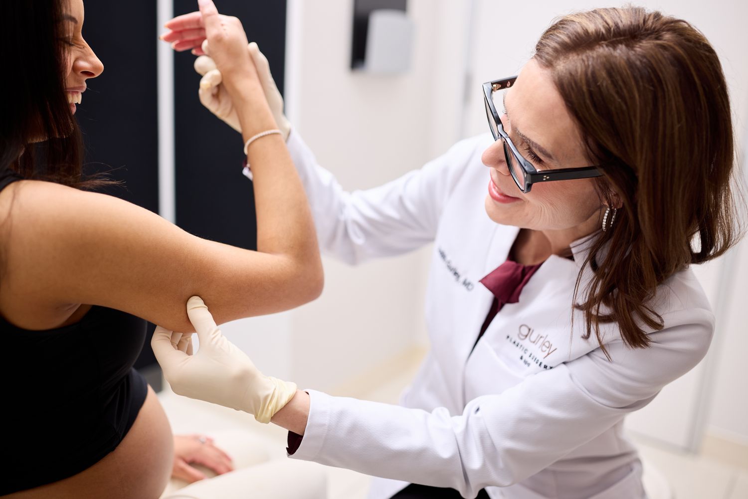 Patient receiving medical consultation during pregnancy.